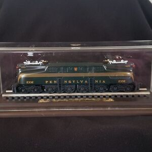 Hallmark Great American Railways Lionel 2332 Pennsylvania GG-1 Model in Case